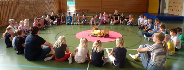 Vorschulkinder der Gemeinde wachsen vor dem Schulstart zusammen